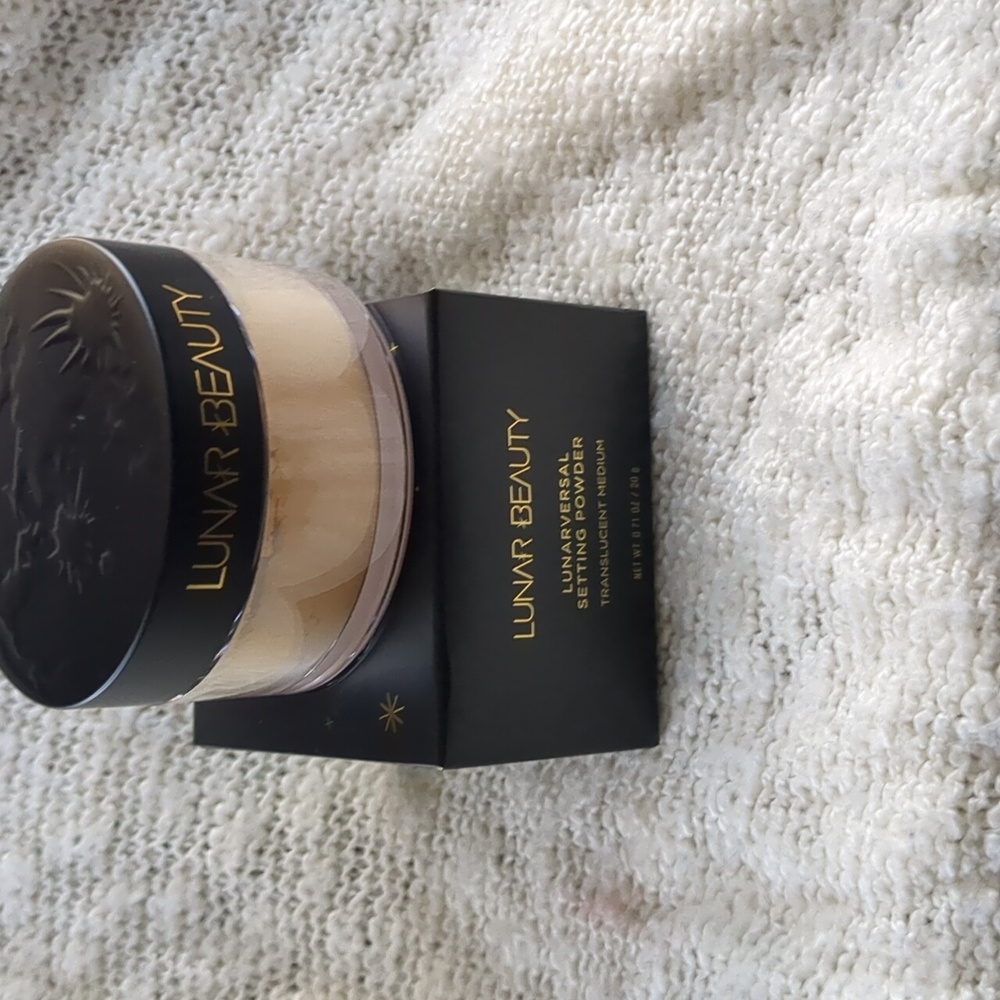 LUNAR BEAUTY LUNARVERSAL Setting Powder w/Puff in Medium, 20g/0.71oz - Picture 14 of 14